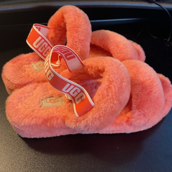 UGG coral pink fur sandals - Picture 4 of 4